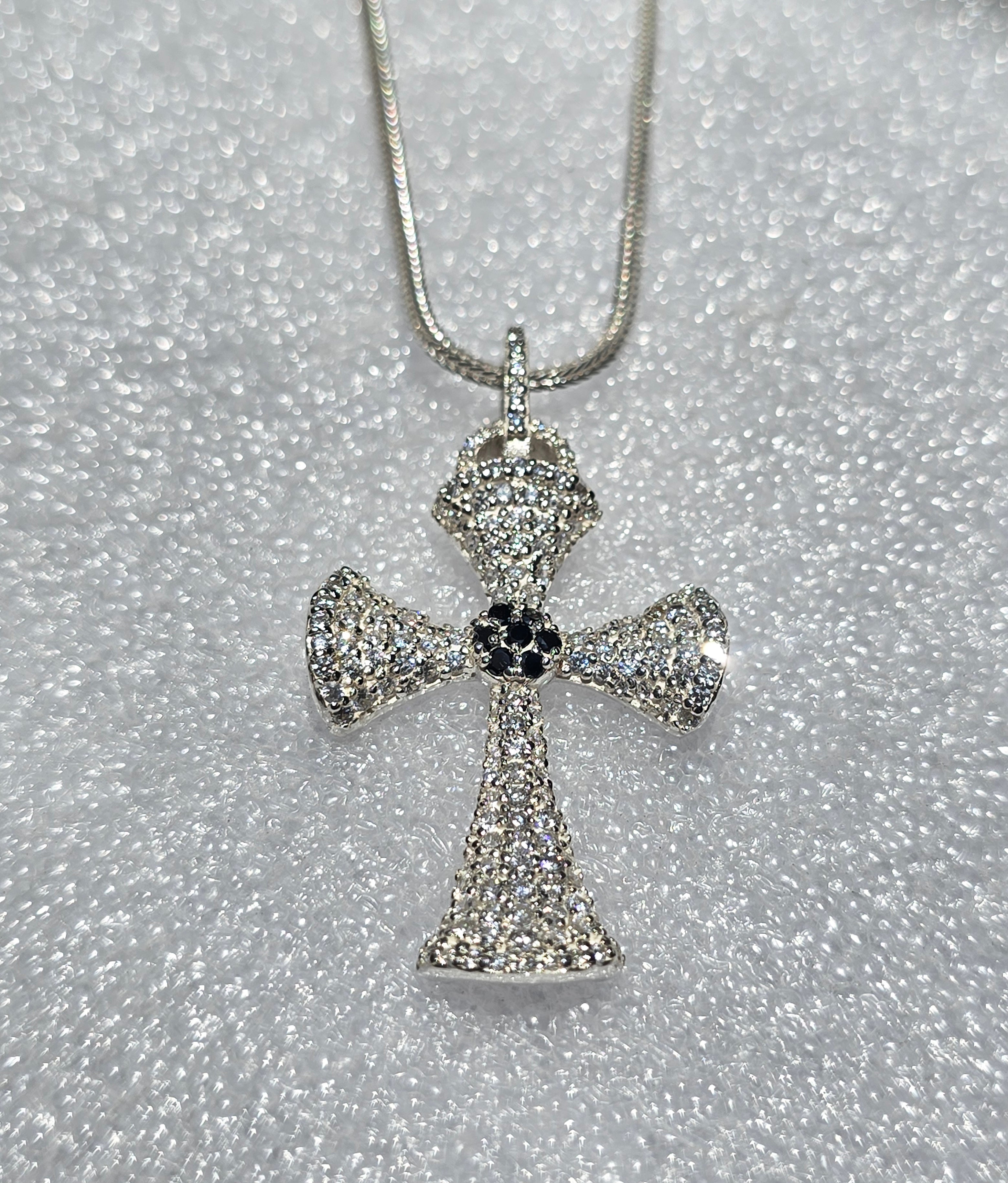 Cross necklace with circular cut