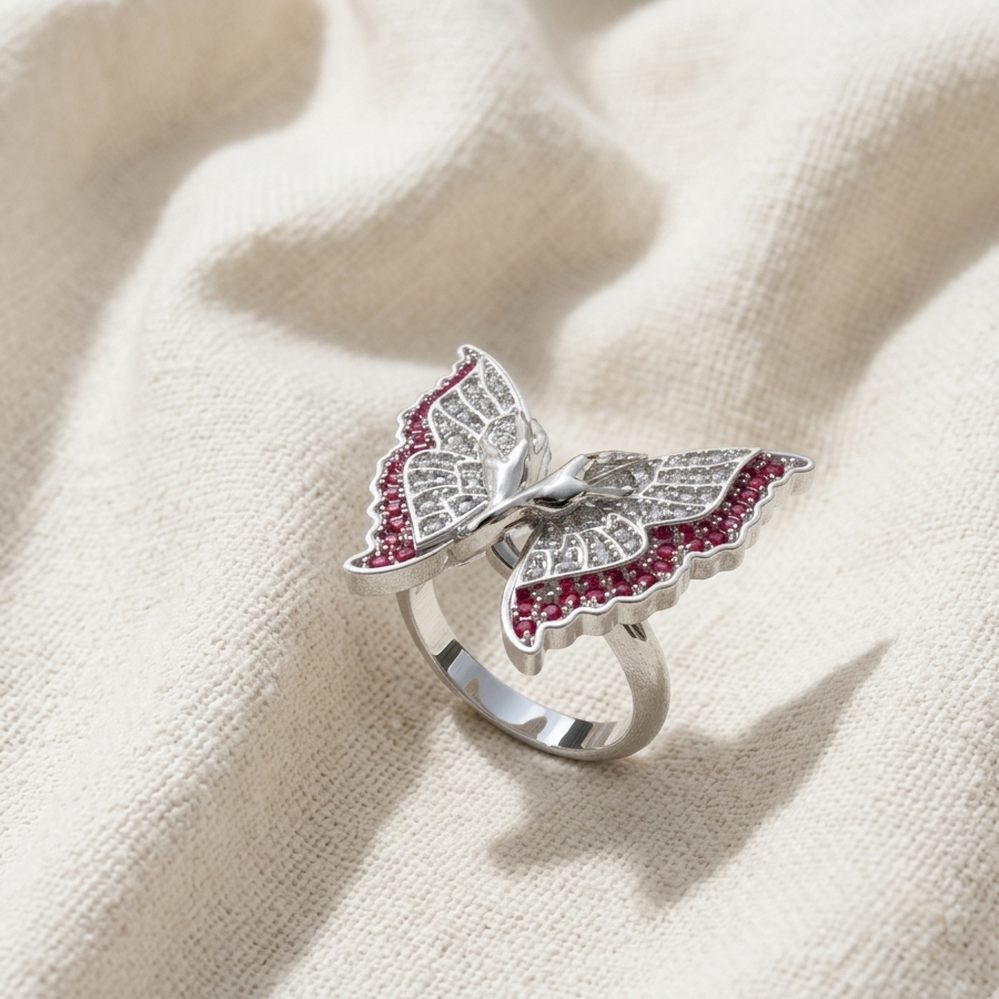 Butterfly ring with circular cut