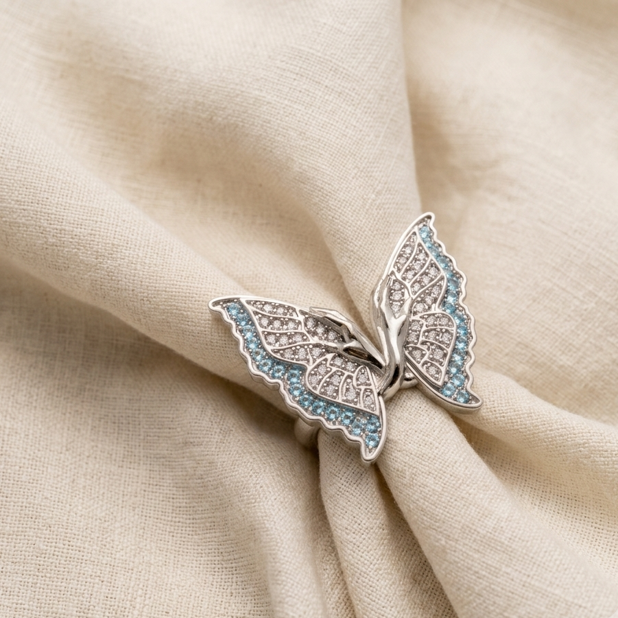 Butterfly ring with circular cut