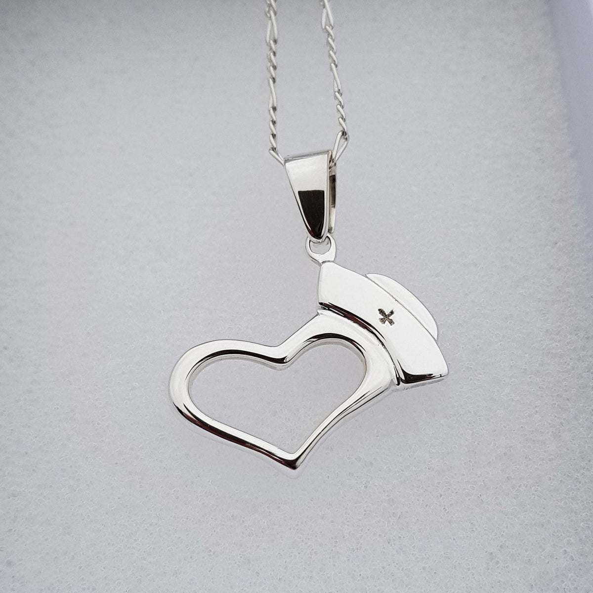 Collar de enfermera en plata 950