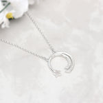 Cargue la imagen en el visor de la galería, Collar estrella fugaz con corte circular