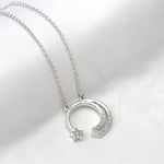 Cargue la imagen en el visor de la galería, Collar estrella fugaz con corte circular