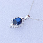 Cargue la imagen en el visor de la galería, Collar oval con corte circular