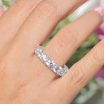 Cargue la imagen en el visor de la galería, Anillo con doce piedras circulares