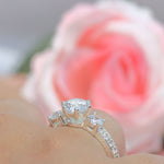 Cargue la imagen en el visor de la galería, Anillo de piedra central con corte circular