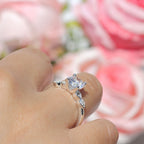 Anillo de gotas con piedra redonda en plata 950