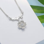 Cargue la imagen en el visor de la galería, Collar flor de cerezo con corte circular