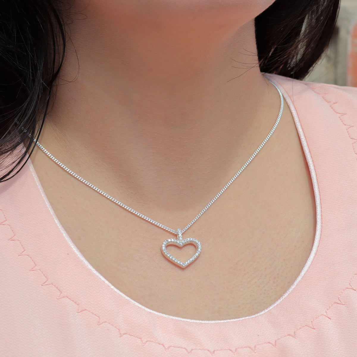 Collar de corazón con piedra redonda en plata 950