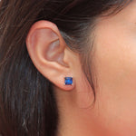 Cargue la imagen en el visor de la galería, Aretes 6mm con corte cuadrado