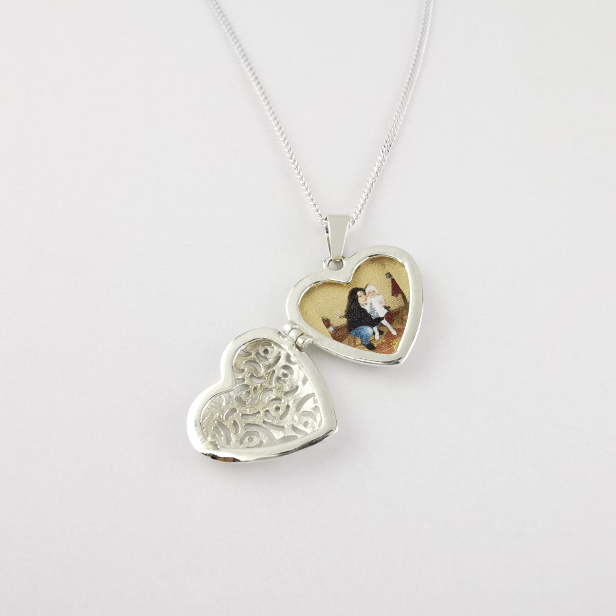 Collar relicario corazón eterno en plata 950