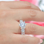 Cargue la imagen en el visor de la galería, Anillo solitario con corte garra circular