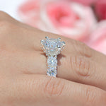 Cargue la imagen en el visor de la galería, Anillo solitario con corte garra circular