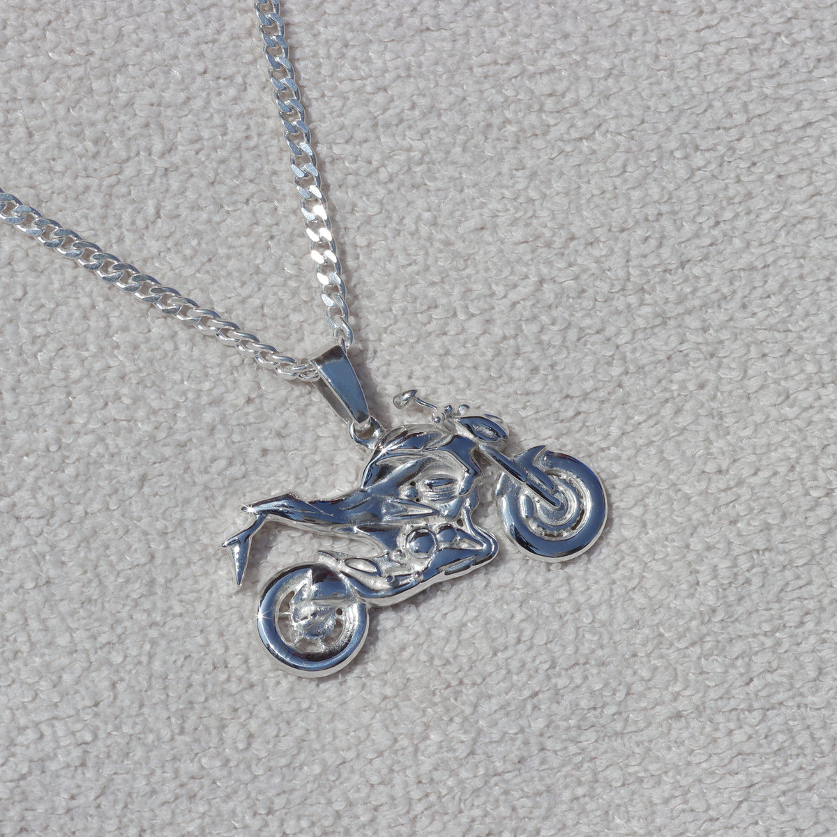 Collar de moto deportiva Z800 en plata 950
