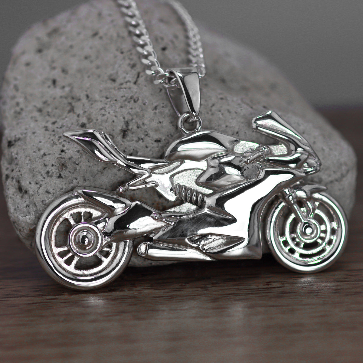 Collar de moto en plata 950