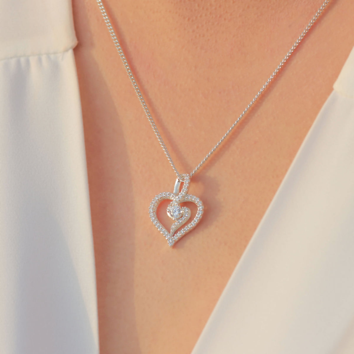 Collar con piedra de corte redondo en plata 950 – Amare
