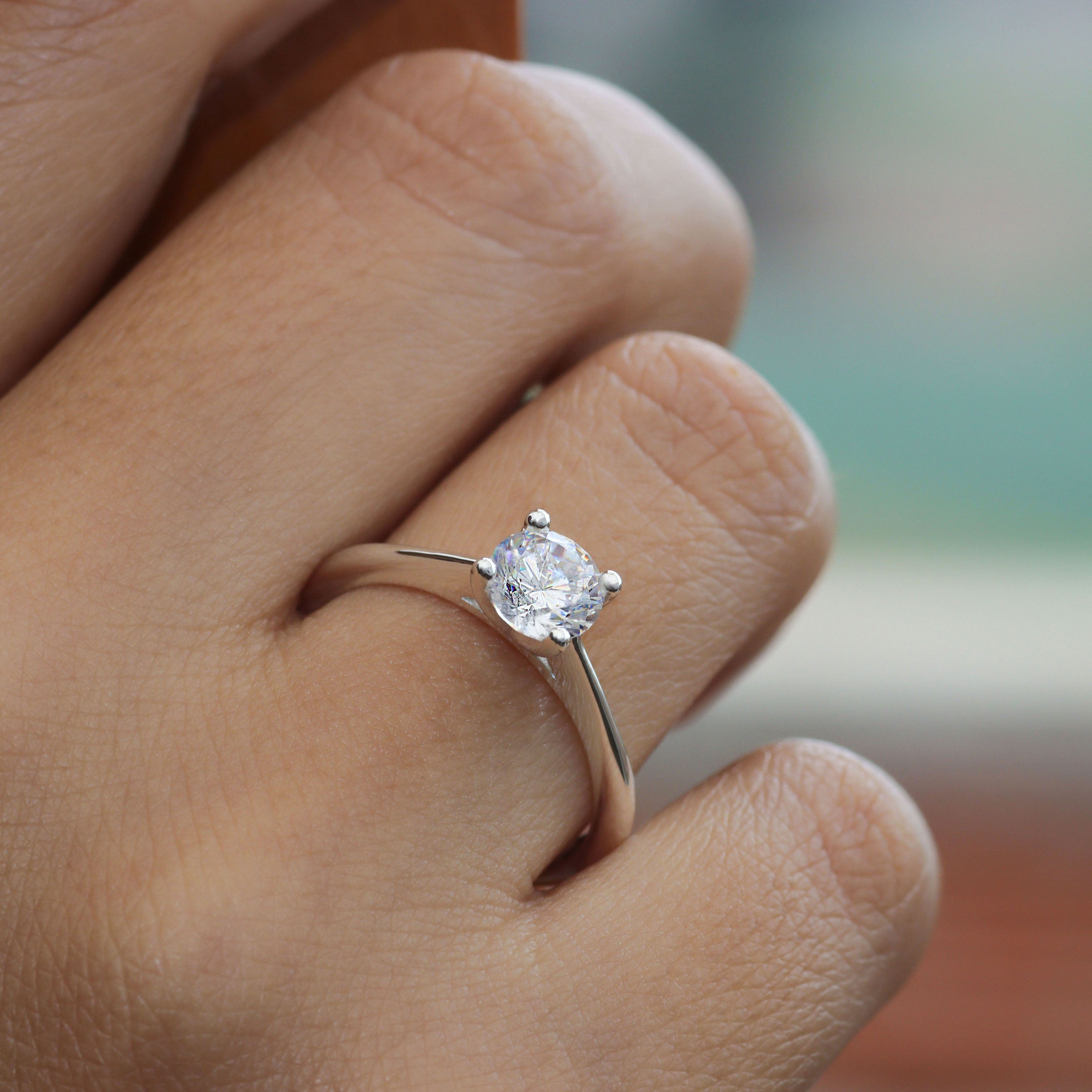 Ring with circular cut