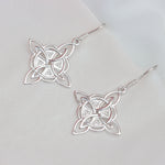 Cargue la imagen en el visor de la galería, Aretes nudo de bruja