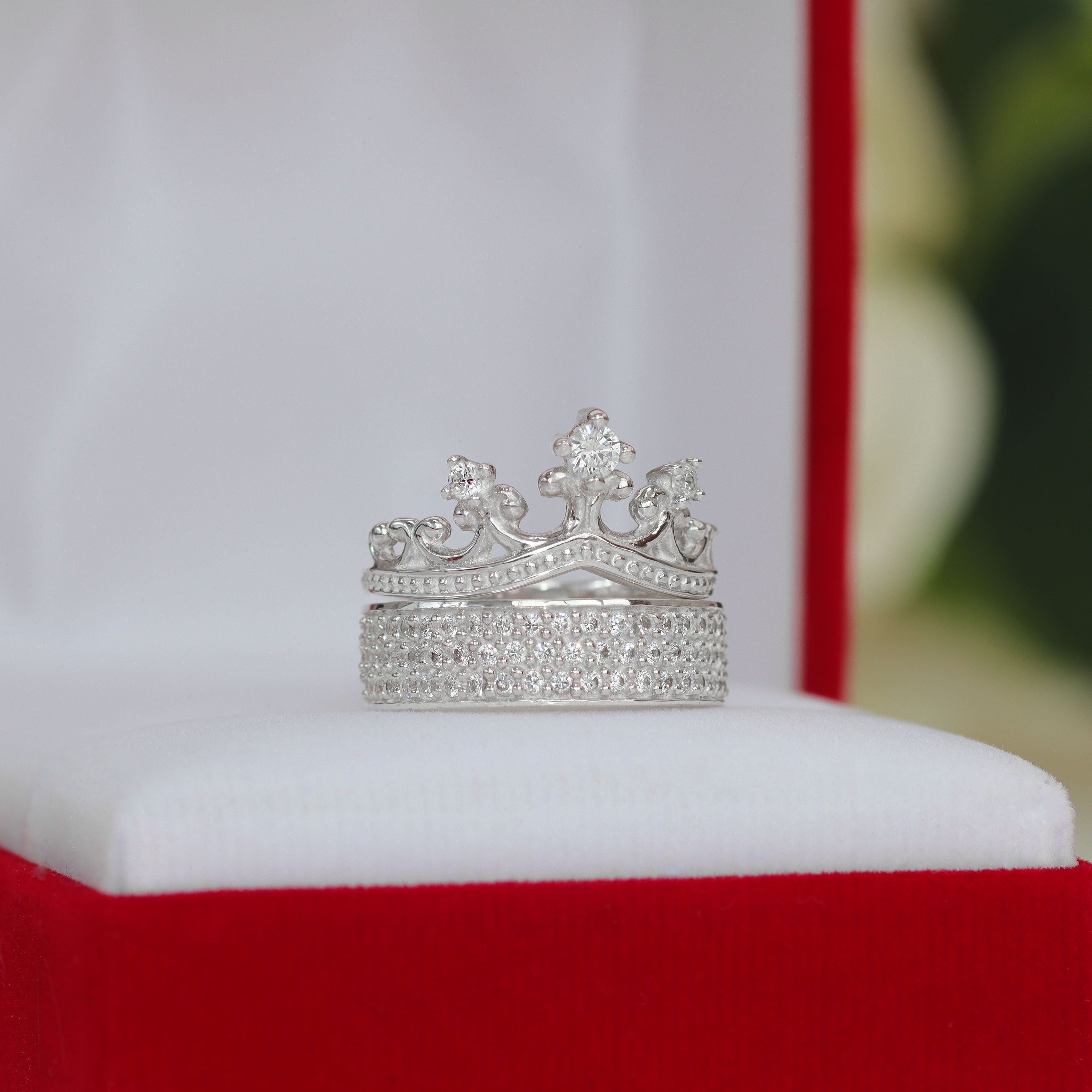 Princess rings with a circular cut