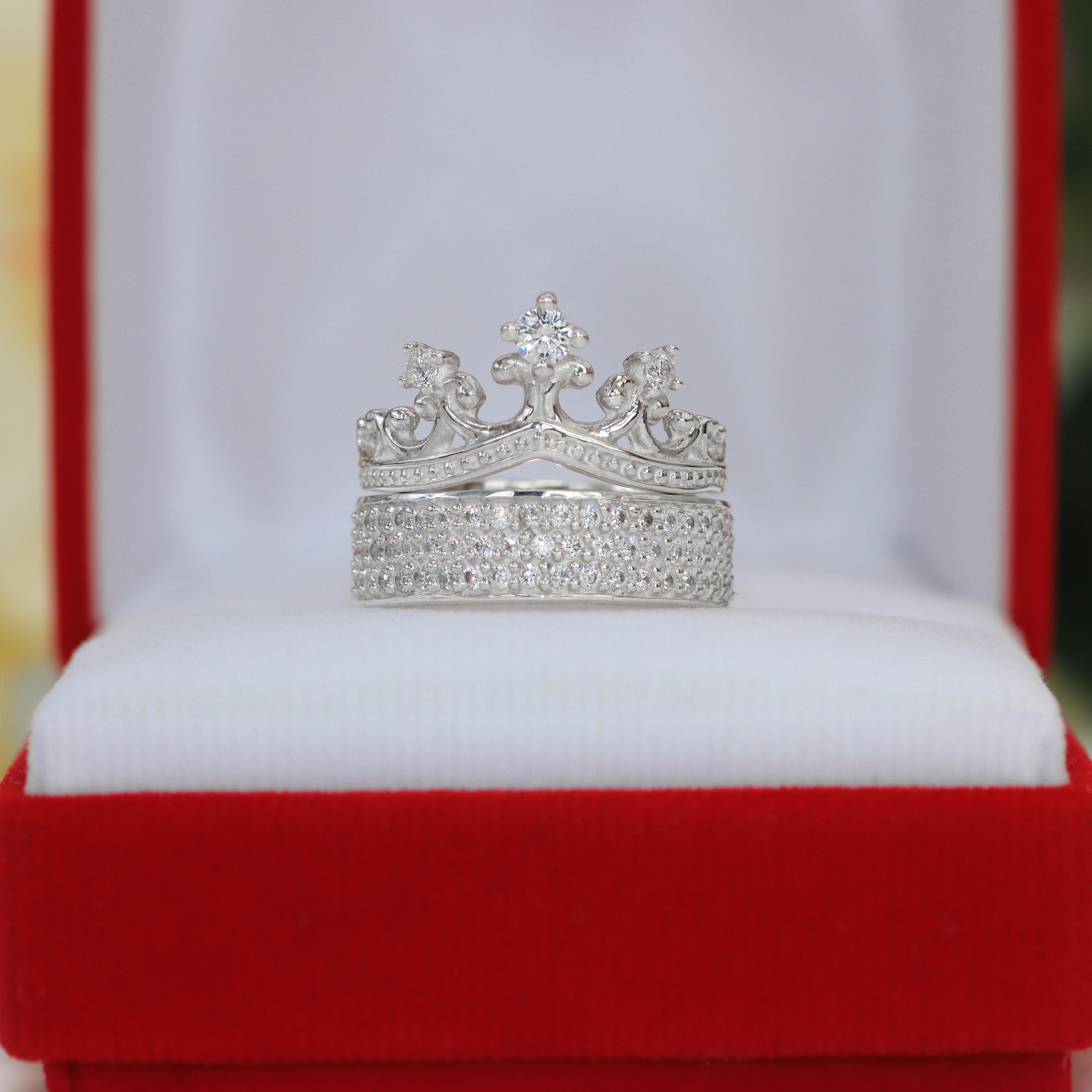 Princess rings with a circular cut