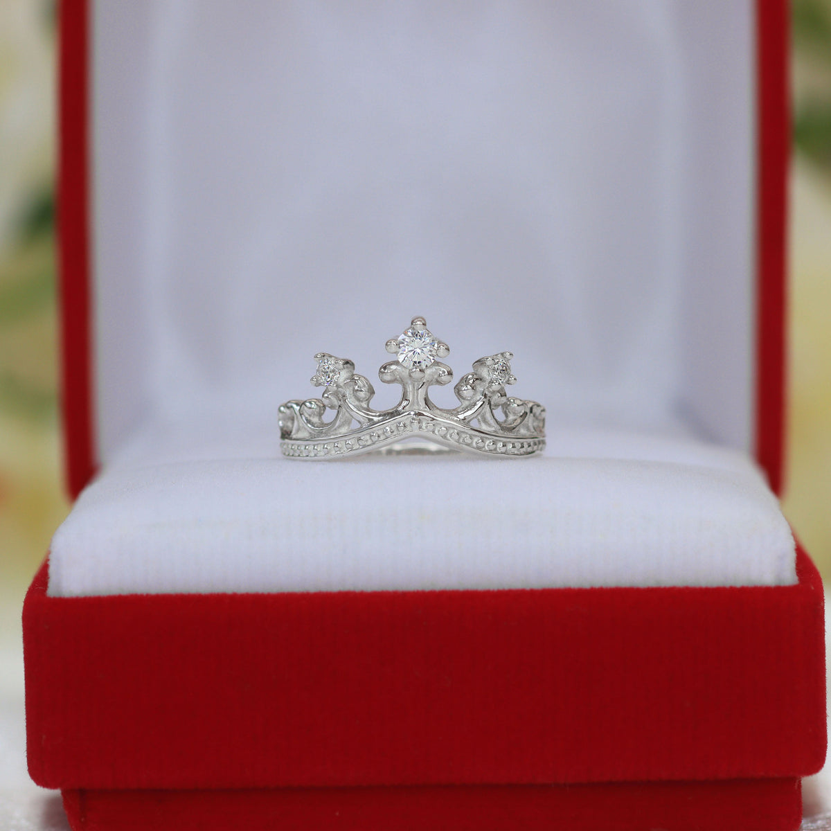 Crown ring with circular relief