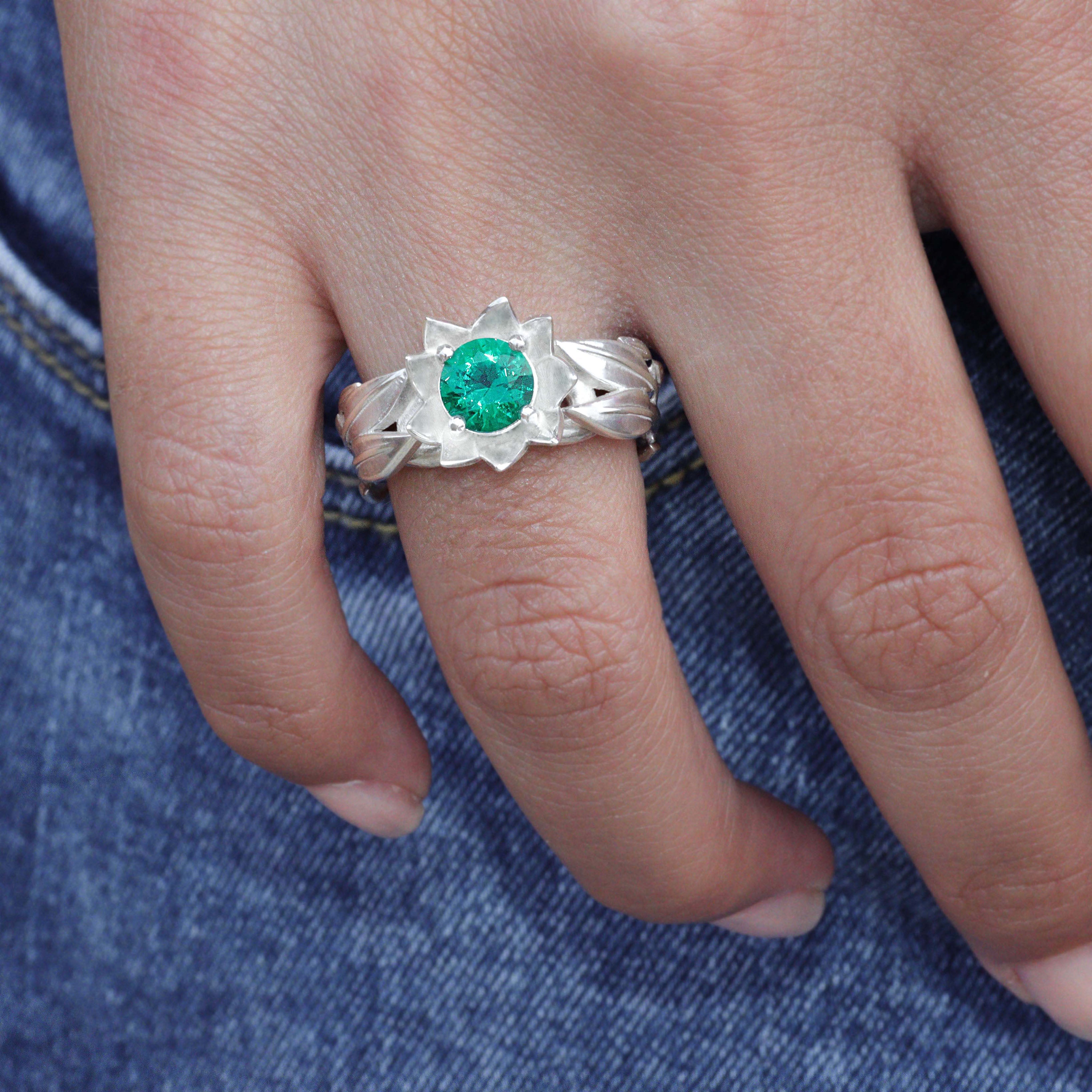 Natu ring with circular cut