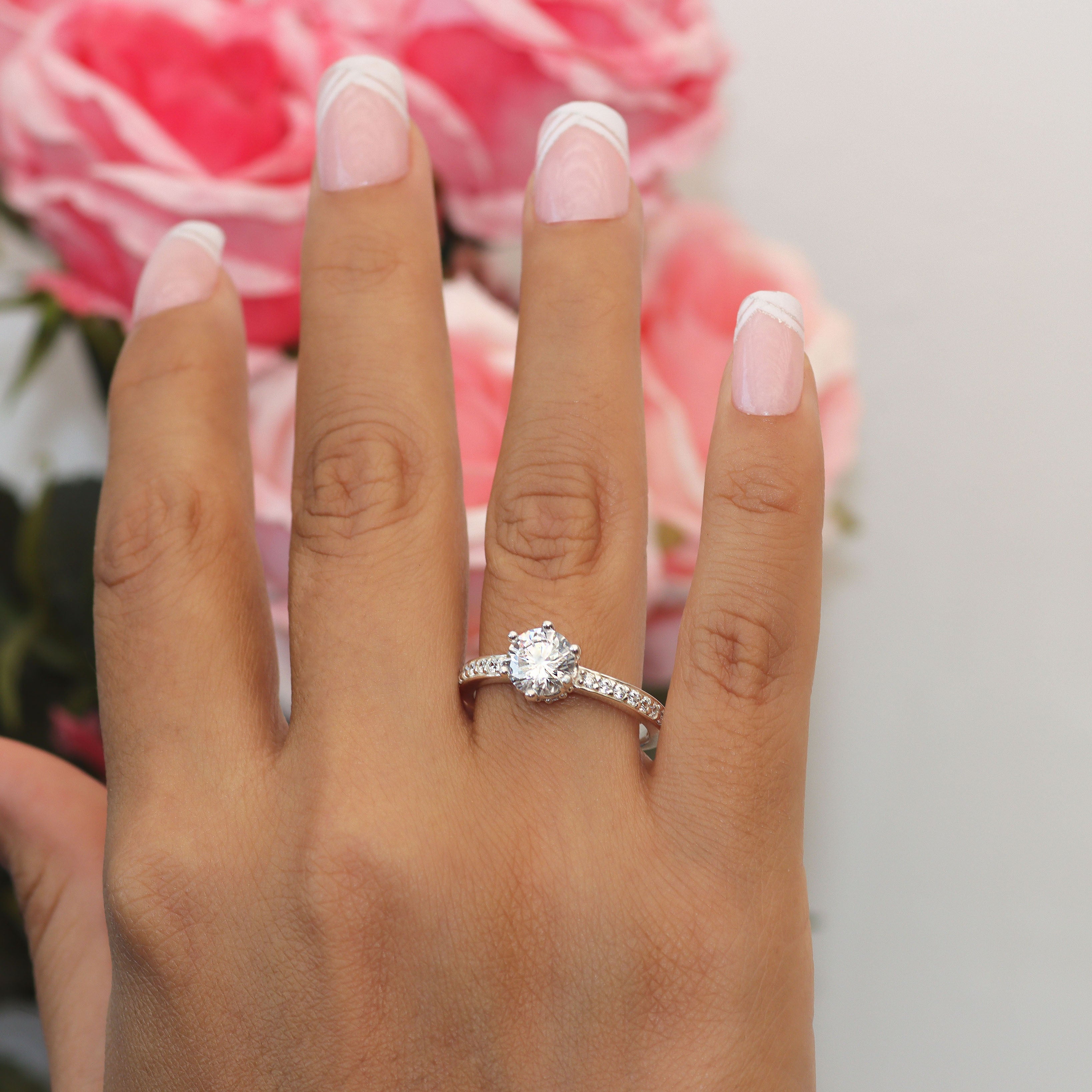 Crown ring with circular cut