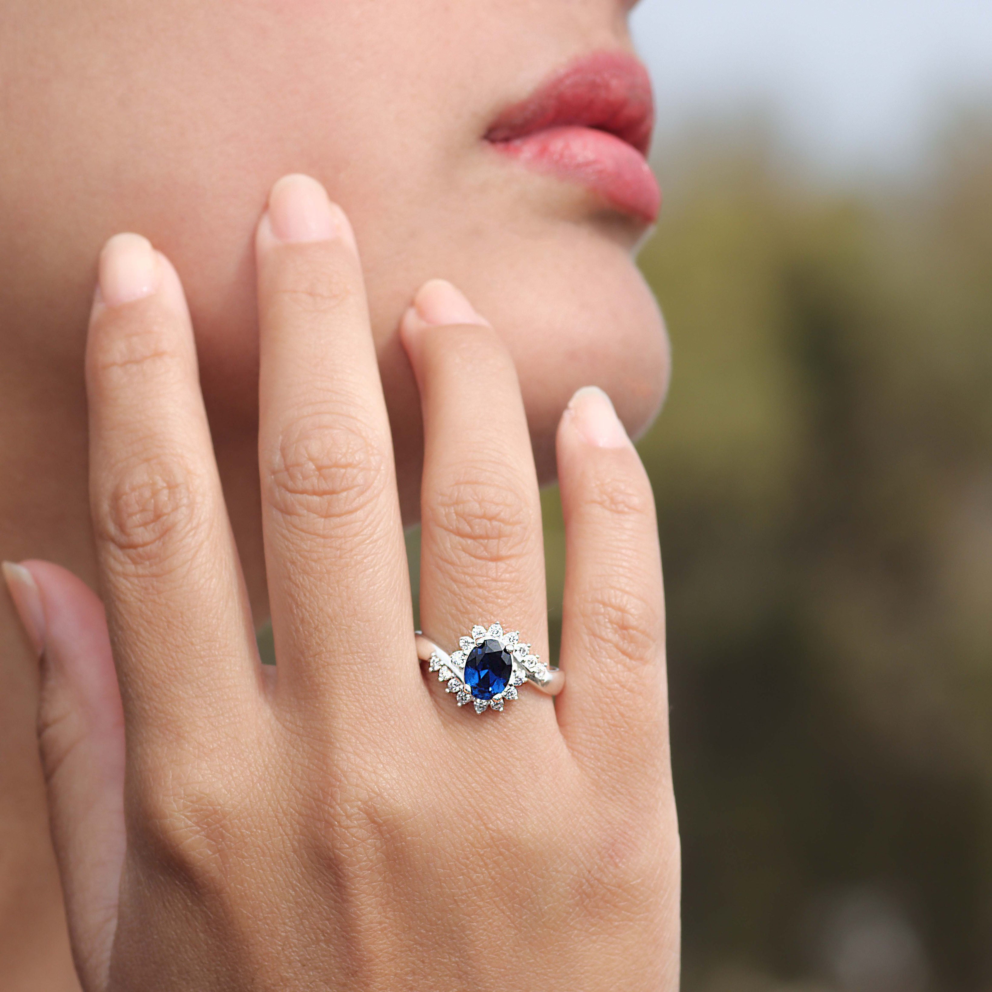 Oval cut ring
