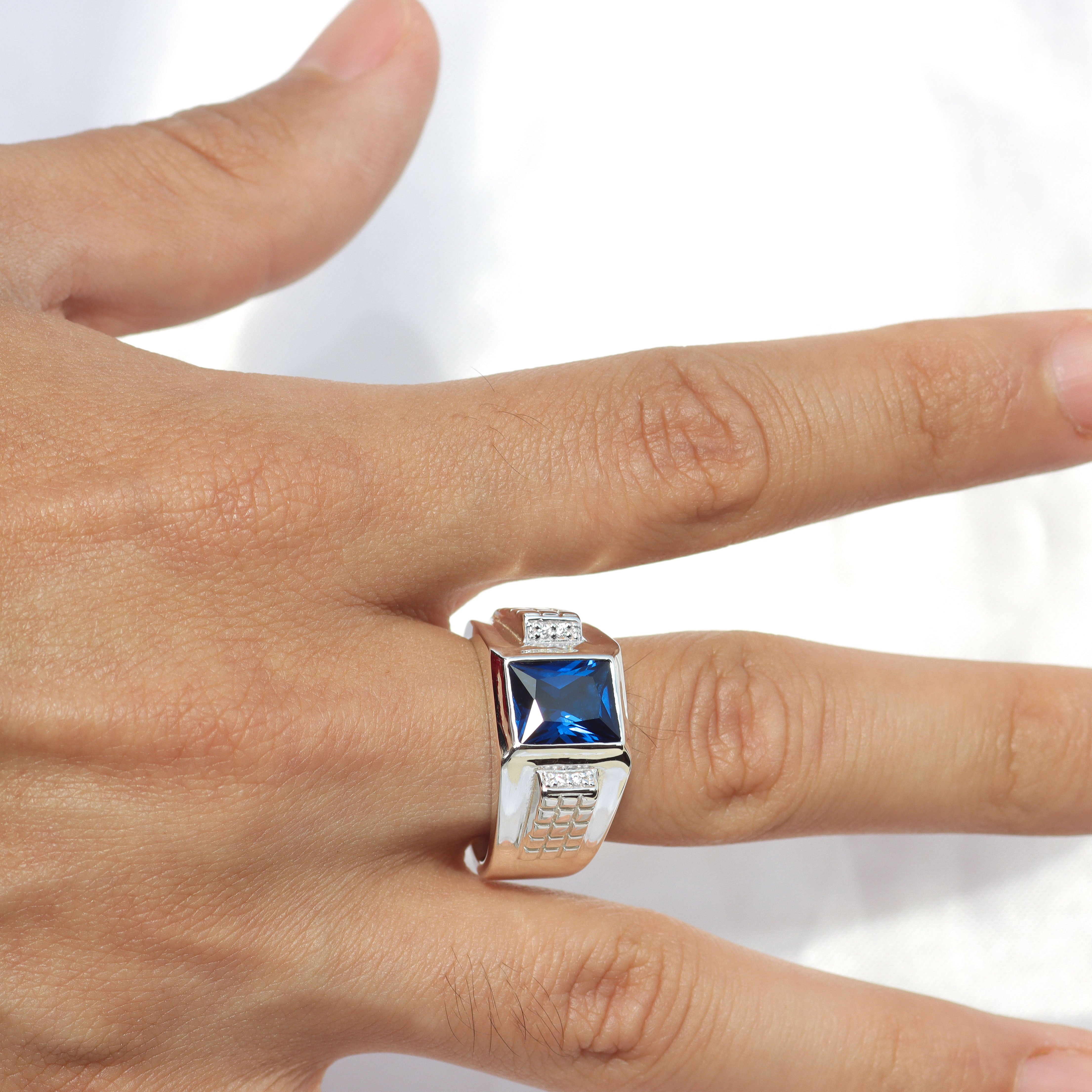 Solitaire ring with square cut