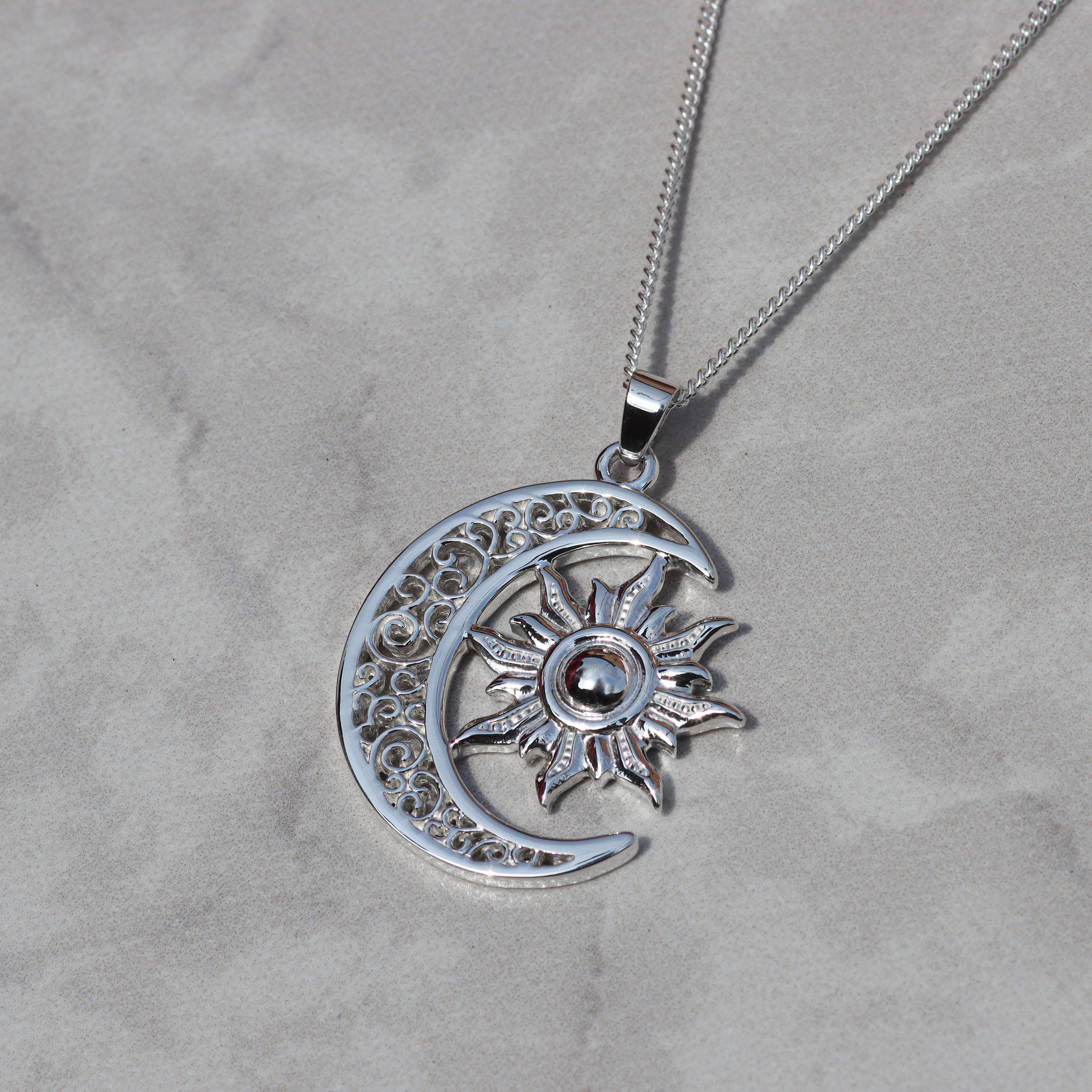 Collar de luna y sol