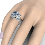 Cargue la imagen en el visor de la galería, Anillo Queen of the Sea con corte circular