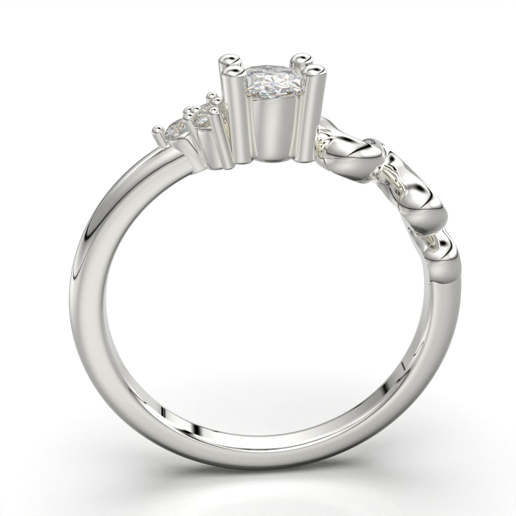 Snake ring with oval cut