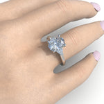 Cargue la imagen en el visor de la galería, Anillo solitario con corte oval