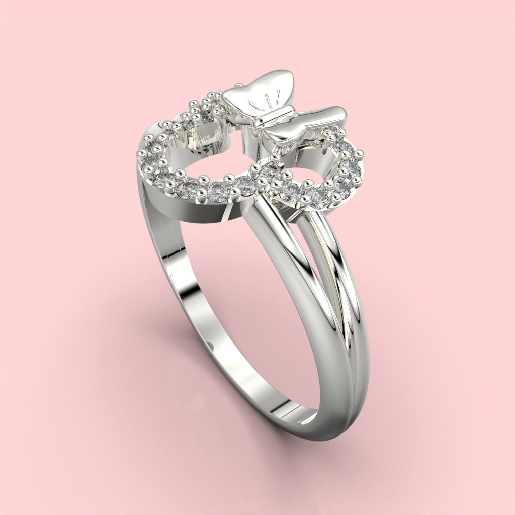 Minnie ring with circular cut