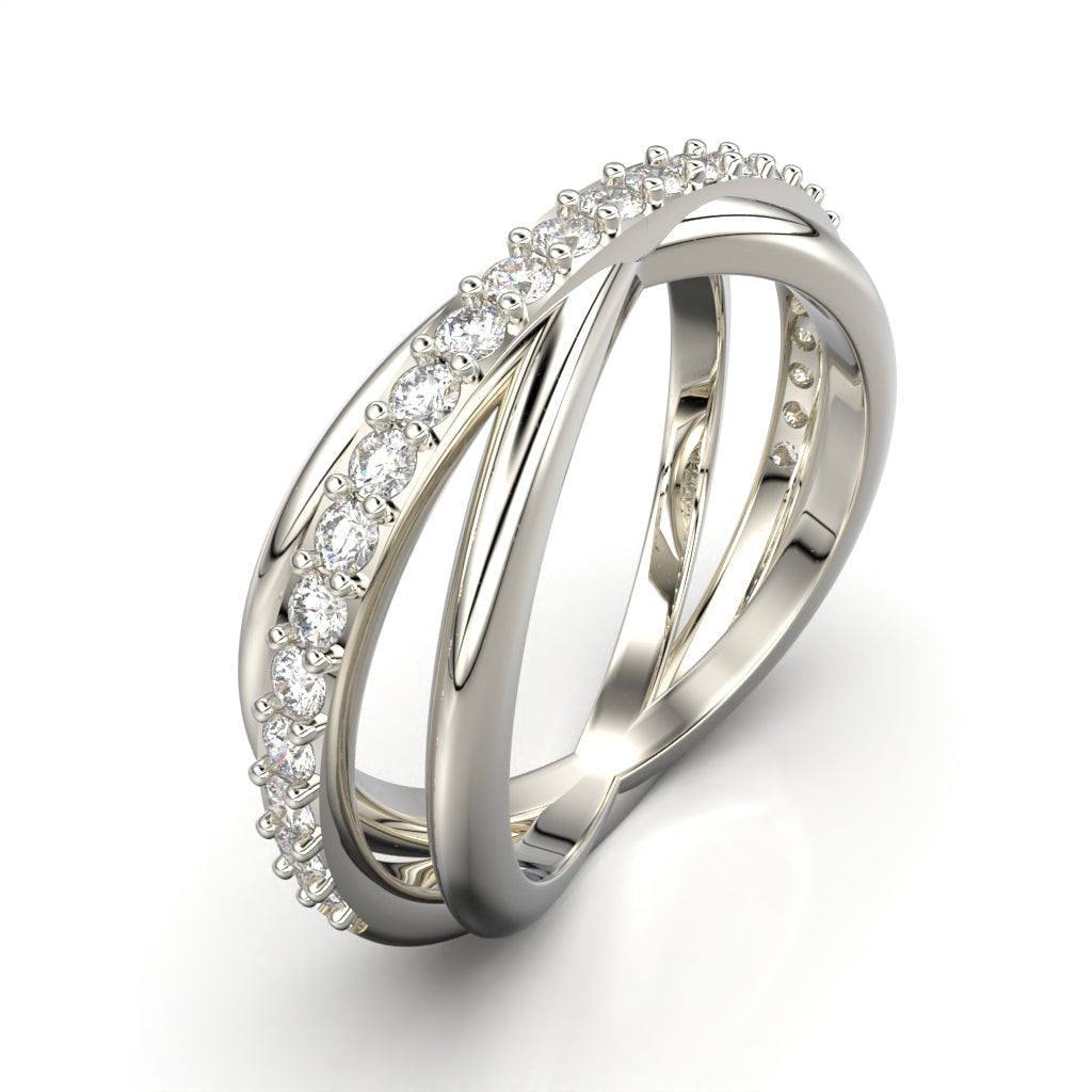 Three-band ring with circular cut