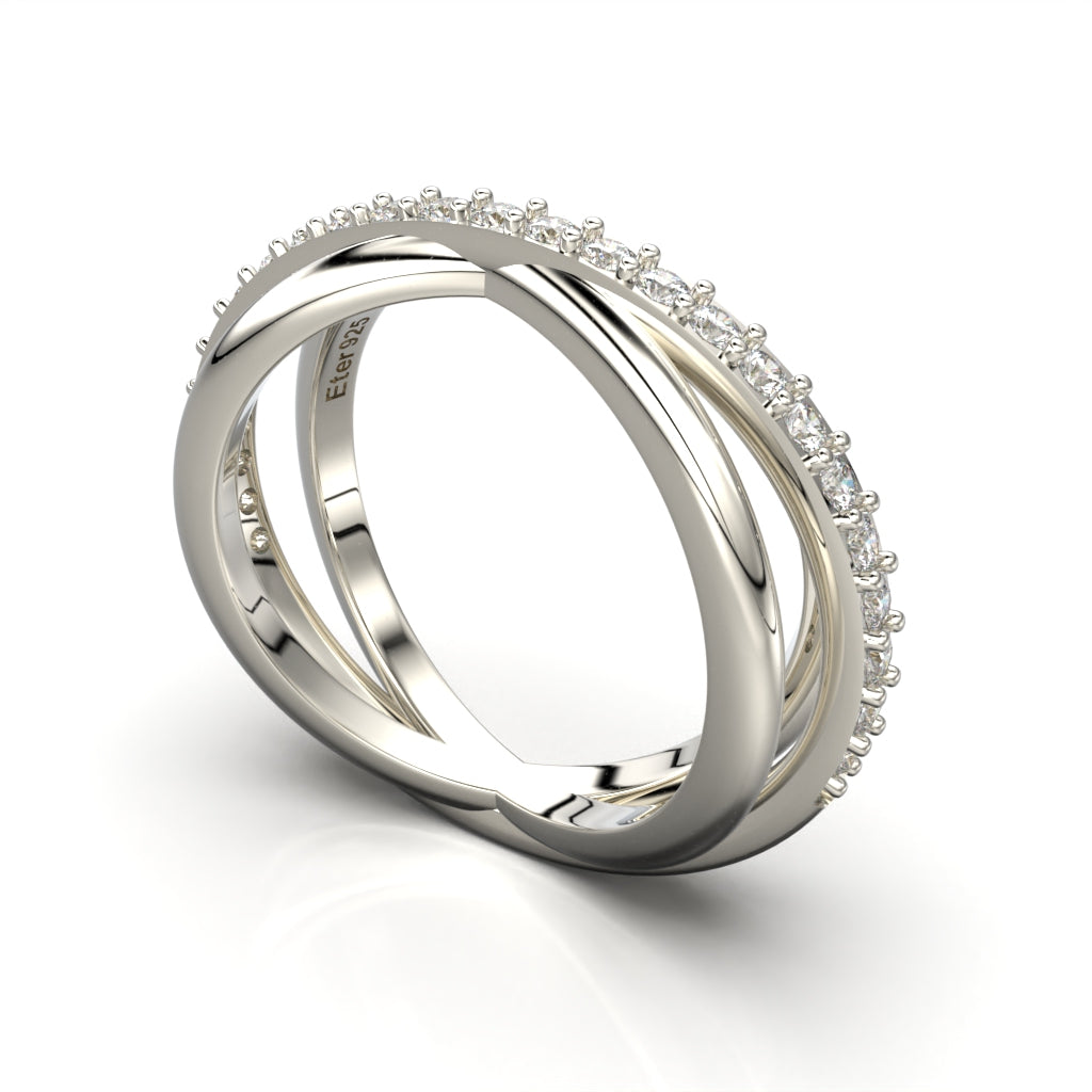 Three-band ring with circular cut