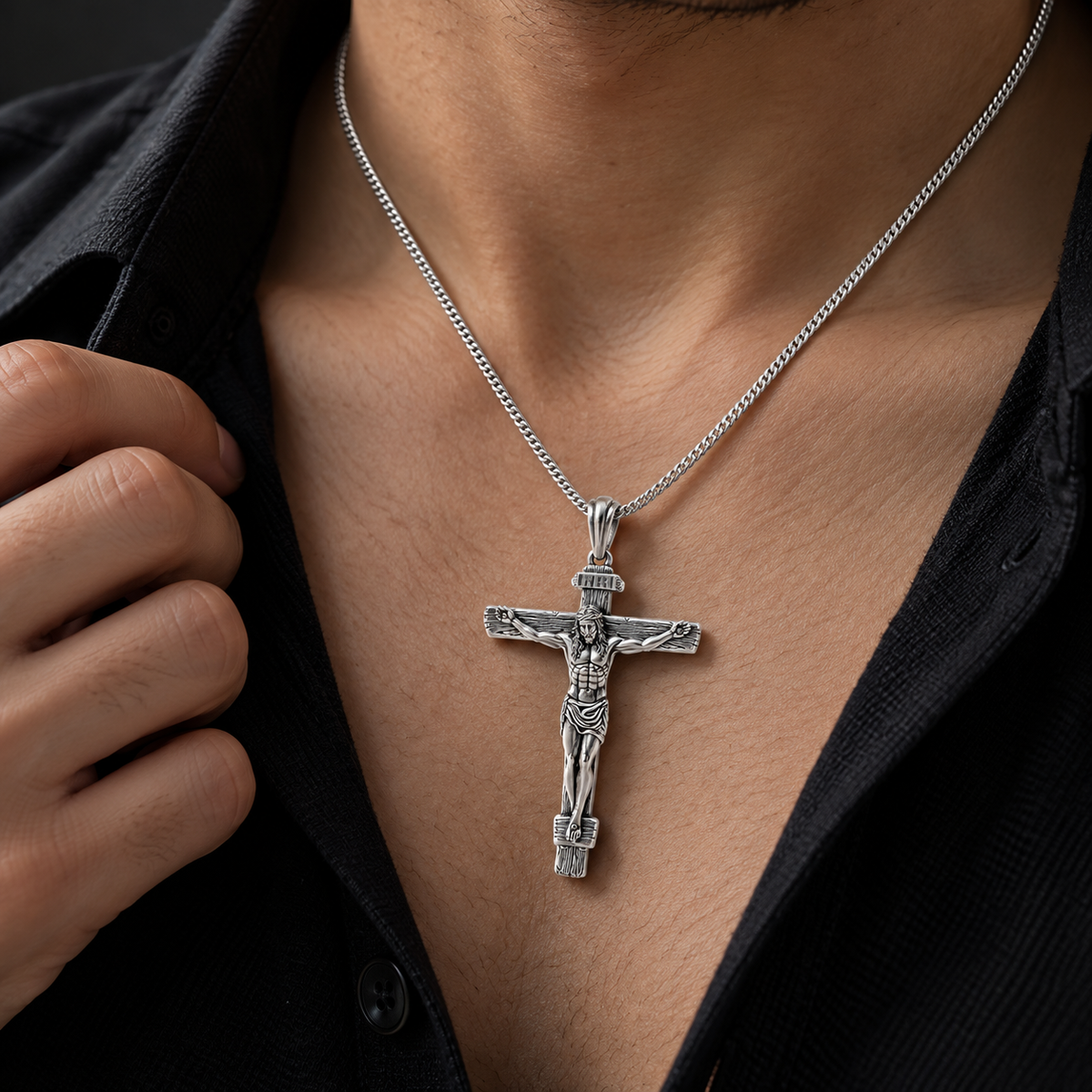 Collar de Cristo INRI en plata 950 y baño de oro 18k