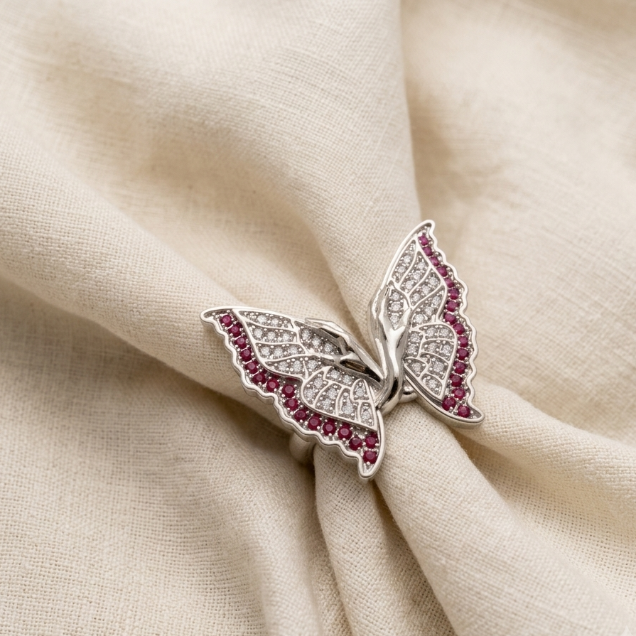 Butterfly ring with circular cut