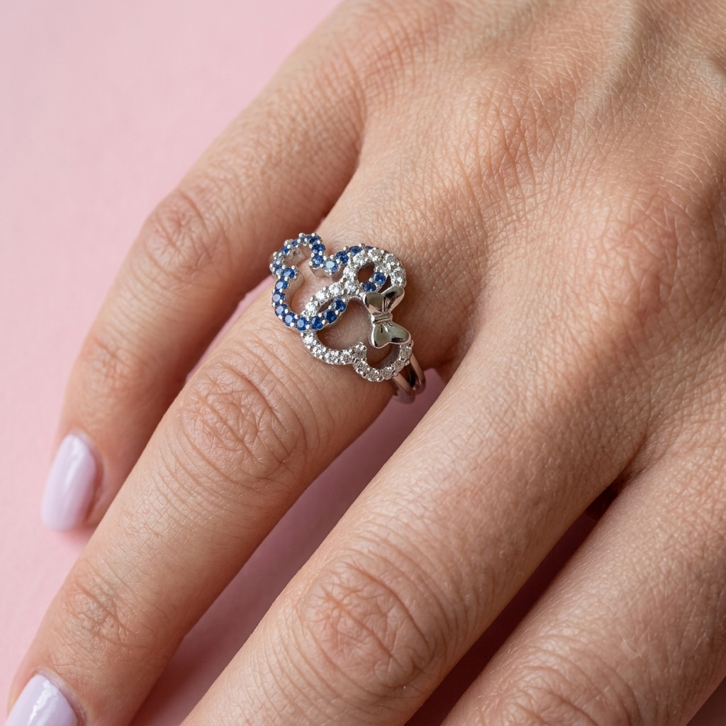 Minnie ring with circular cut