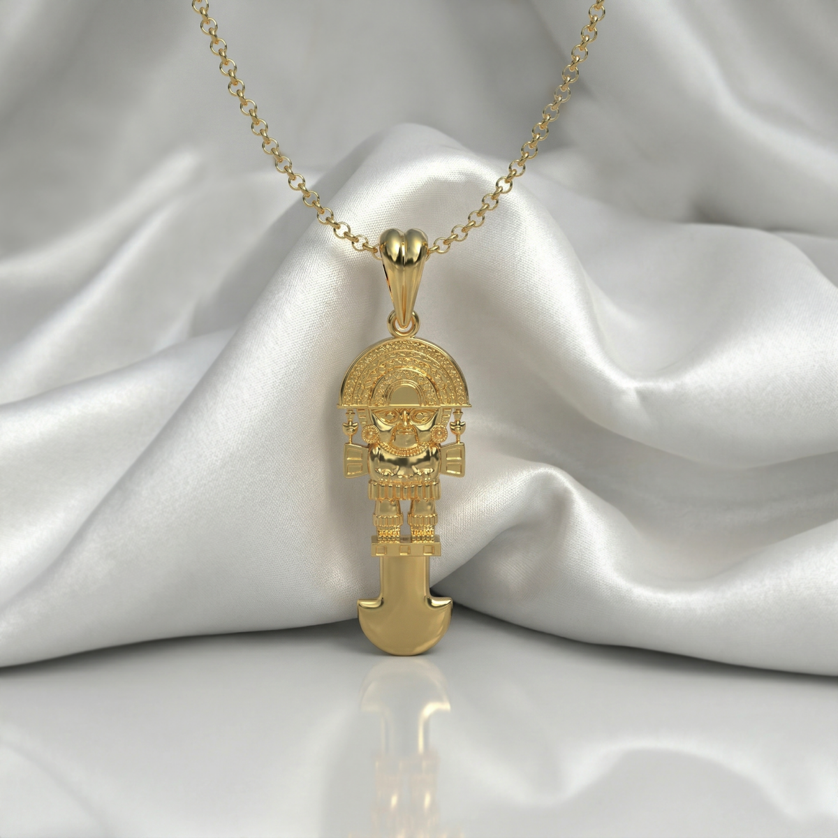 Mujer luciendo collar de Tumi en Plata 950 de Luya Joyería Perú