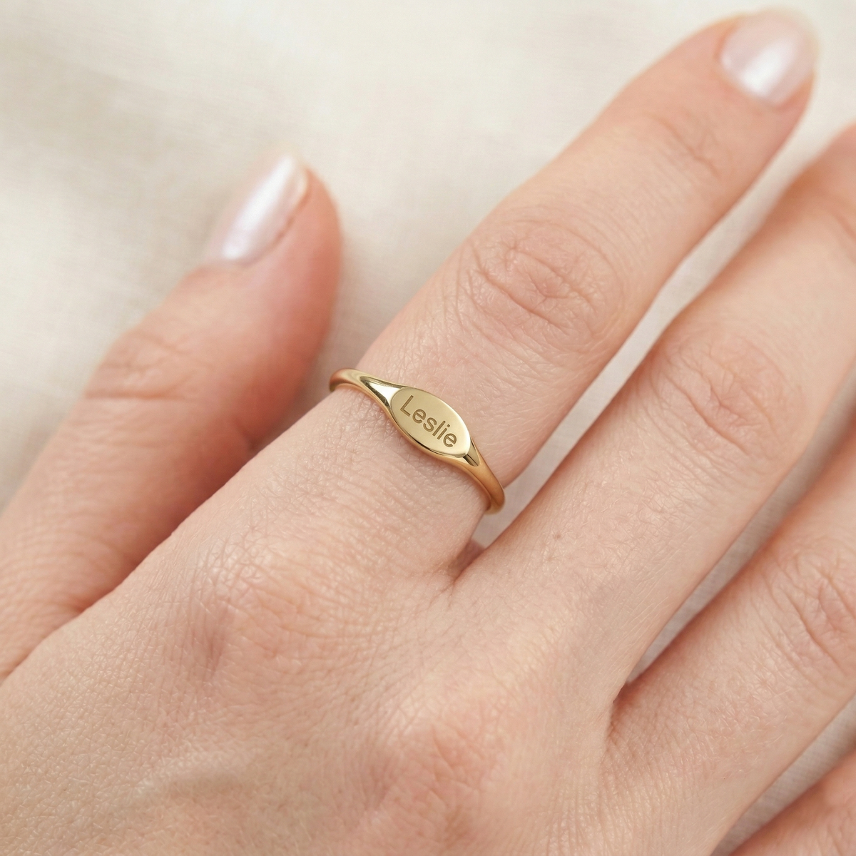 Anillo con nombre personalizado en plata 950 y baño de oro 18k