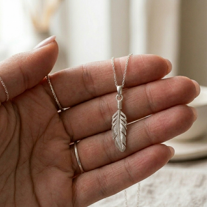 Collar de pluma en plata 950