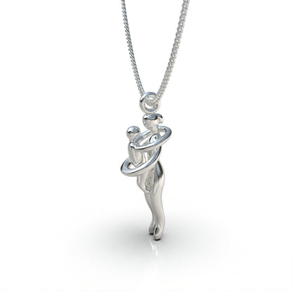 Collar Abrazo Eterno de Mamá en Plata 950 usado como regalo Día de la Madre — Luya Joyería Perú