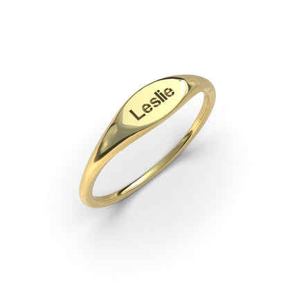 Anillo personalizado en plata 950 con nombre grabado, hecho a mano por Luya Joyería Perú