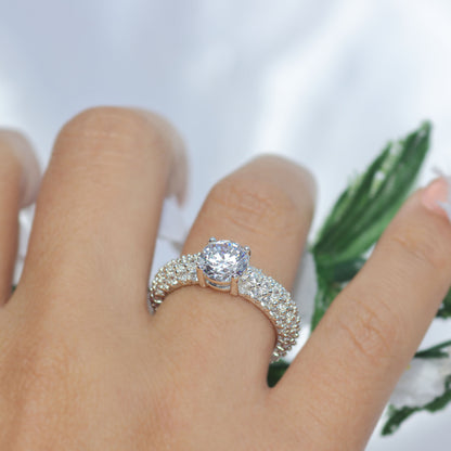 Anillo con tres filas de piedras en plata 950