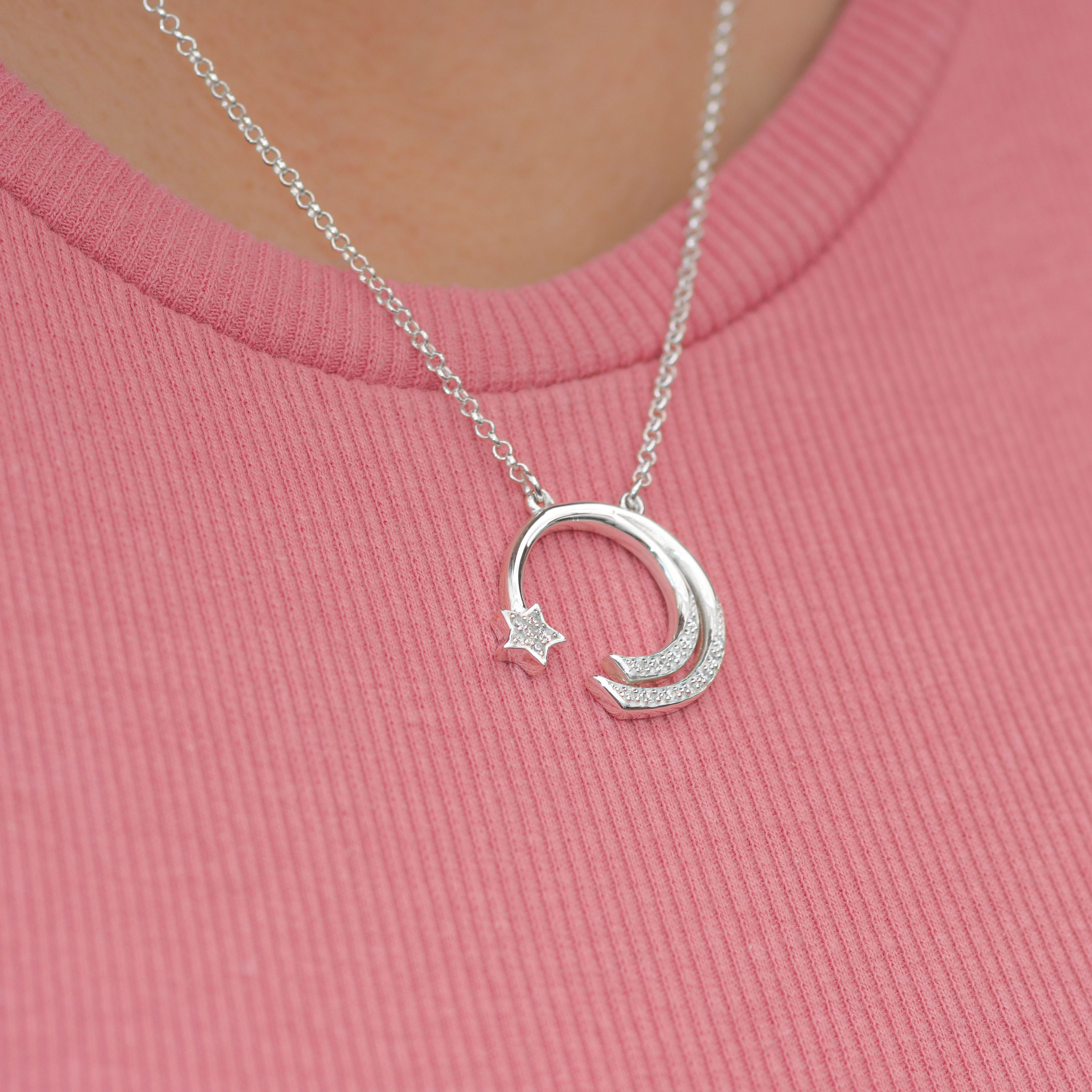 Shooting star necklace with circular cut