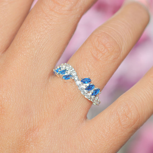 Anillo infinito con piedra marquesa en plata 950