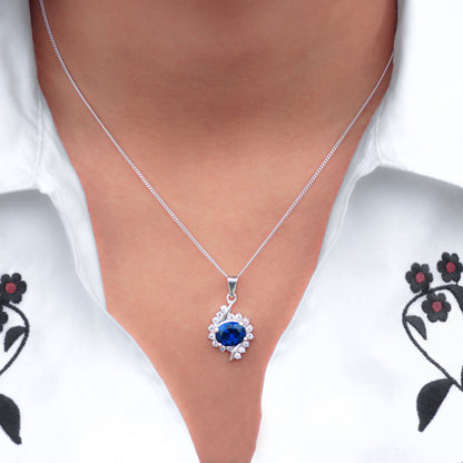 Collar con piedra oval en plata 950