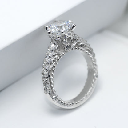Anillo reina con piedra redonda en plata 950