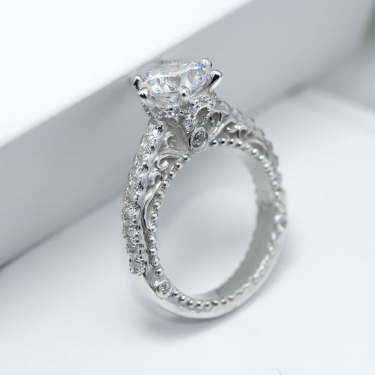 Anillo reina con piedra redonda en plata 950