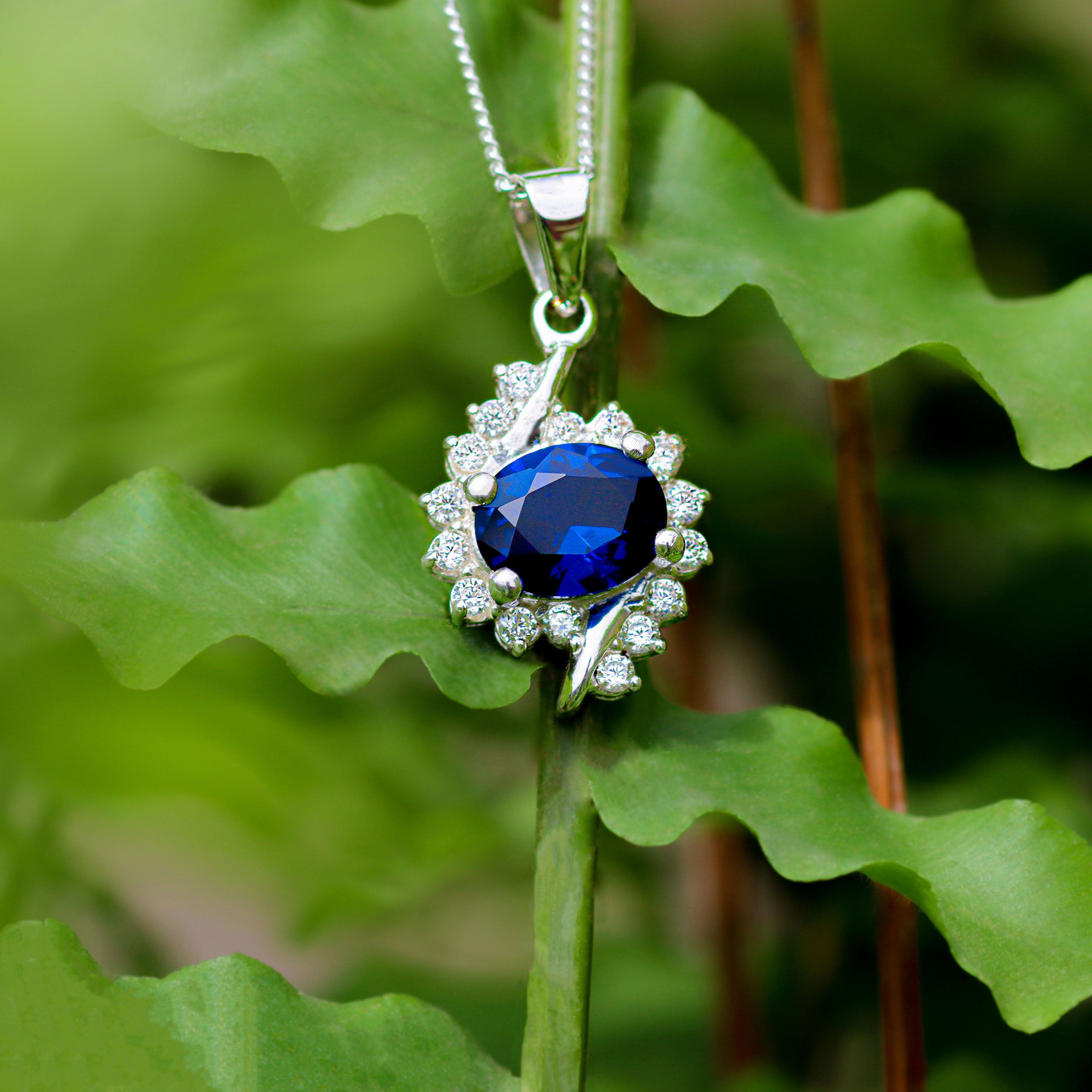 Necklace with oval cut